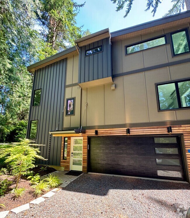 Building Photo - Stunning Contemporary 2 Bedroom Treehouse ...
