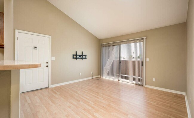 Photo - 1942 S Emerson Unidad 1942 S. Emerson