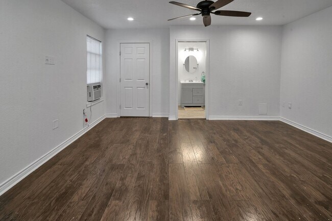 Photo - 162 Mc Dougal Ave