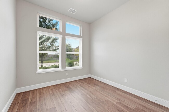 Photo - 2539 Lilac Point Ln
