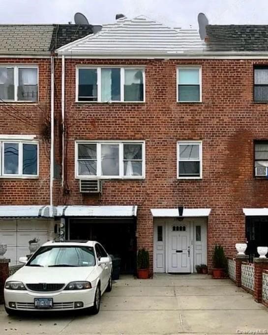 Building Photo - 32-44-44 72nd St Unit 1 Rental