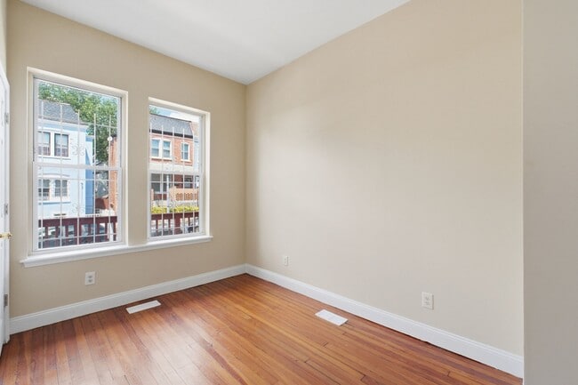 Photo - 720 Gresham Pl NW