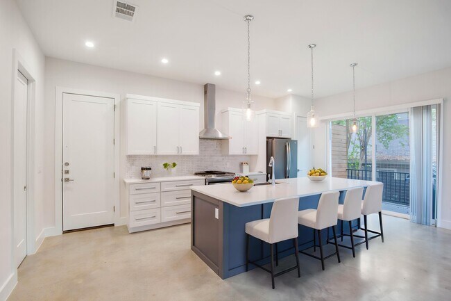 Photo - 2103 E 20th St