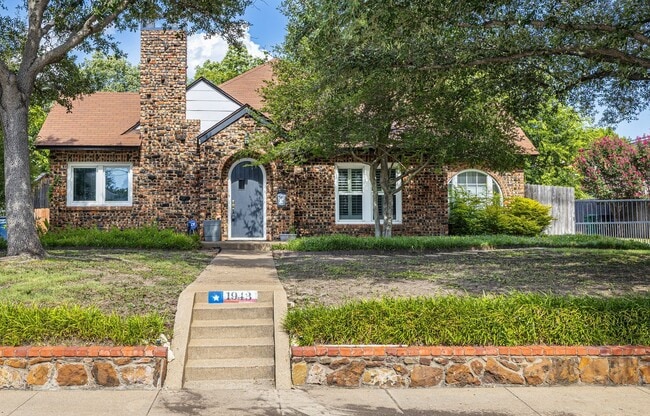 Building Photo - Berkeley Tudor For Lease! Rental