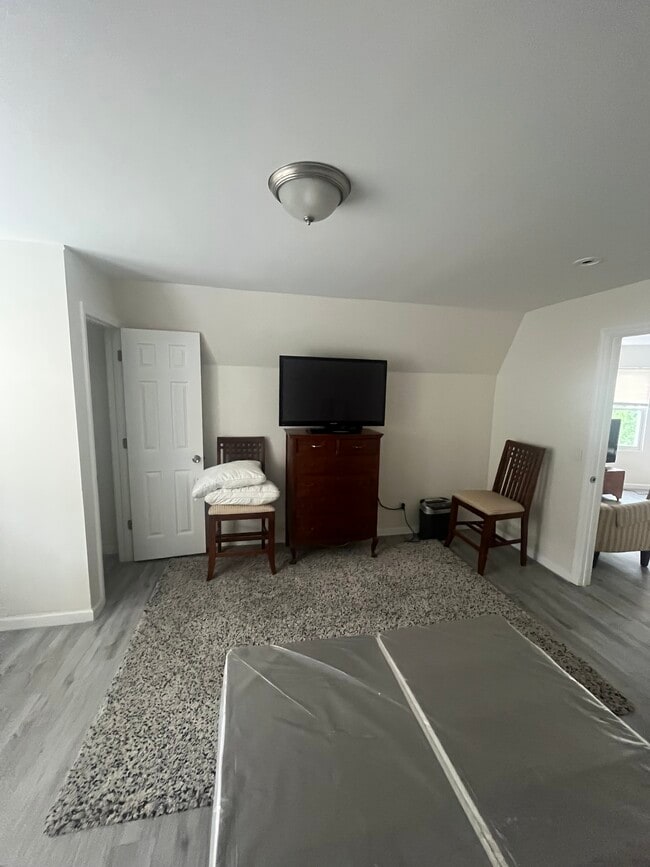 535 Van Cortlandt Park Ave Unit 3rd Fl- 2 Bedroom