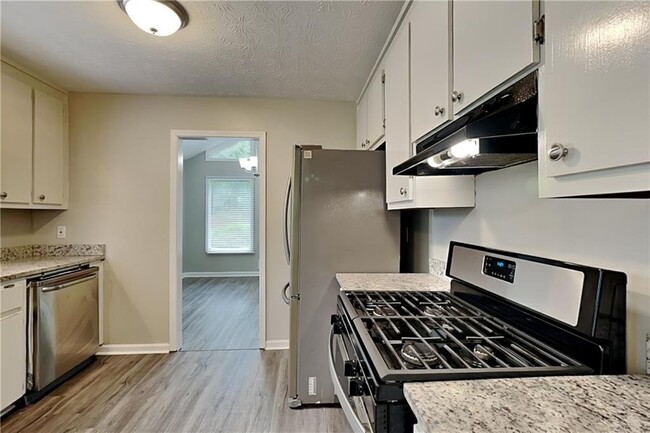 Photo - 1341 Rhododendron Dr NW