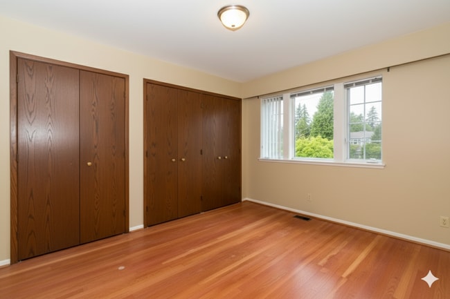 Photo - 3894 Triumph St