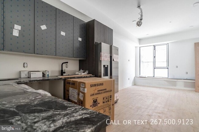 Building Photo - 1306 N Front St Unit 1H