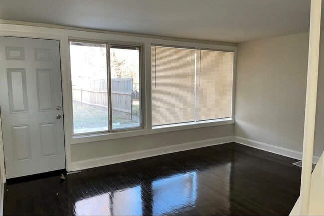 Photo - 113 E 37th Pl