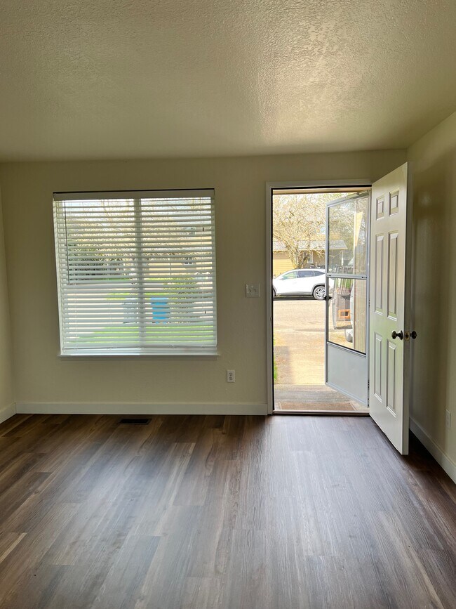 Photo - 3680 Casteel St