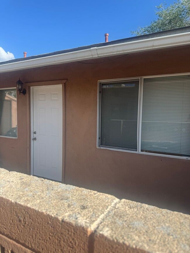 Building Photo - 304 Vassar Dr SE Unit 2