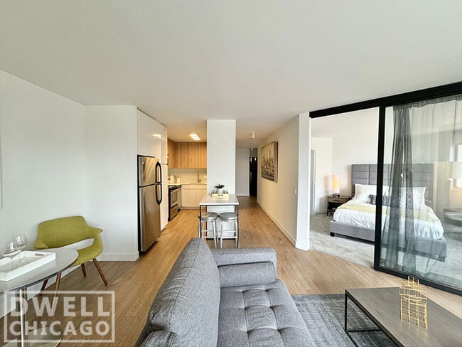 Building Photo - 2626 N Clark St Unit 1 Rental