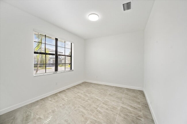 Photo - 1321 Whitcombe Dr