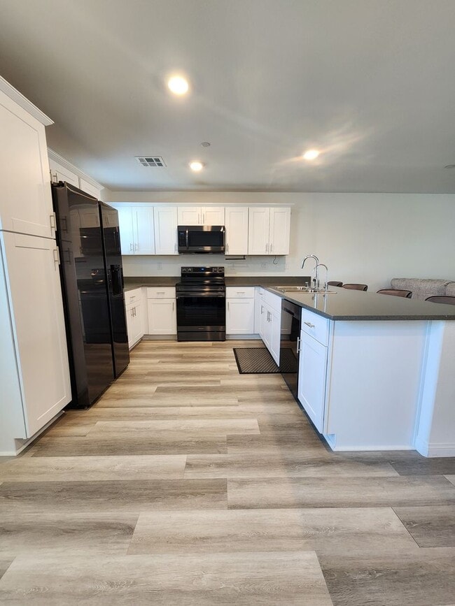 2775 Atomic Tangerine Wy