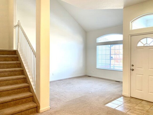 Building Photo - Spacious 3 Bedroom Townhome- Convenient Access to the Front Range