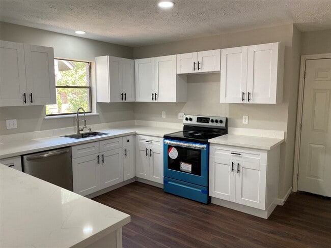 2819 Colony Dr