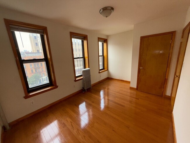 Building Photo - 328-330 E 14th St Rental