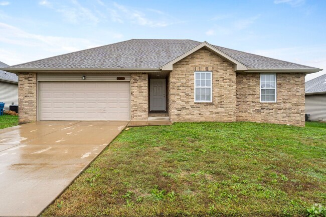 Building Photo - 3 Bedroom in Ozark! Rental