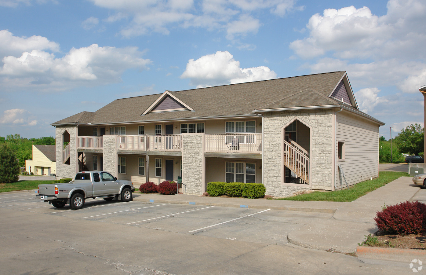 Country Club Apartments - Country Club Apartments