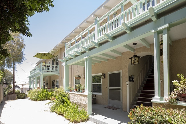 Photo - Stunning Upstairs 1BR in Downtown/Bankers Hill with Hardwood Flooring & Balcony! Unidad 05