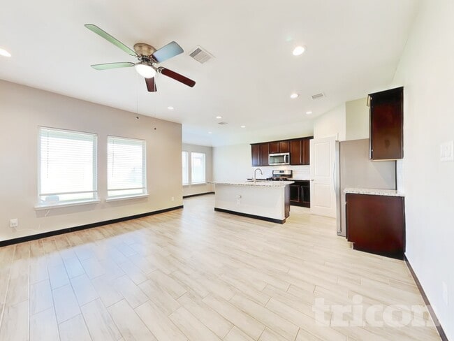 Photo - 8523 Aster Gln Wy