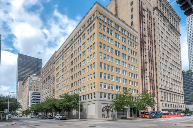 Building Photo - 1120 Texas St Unit 9C