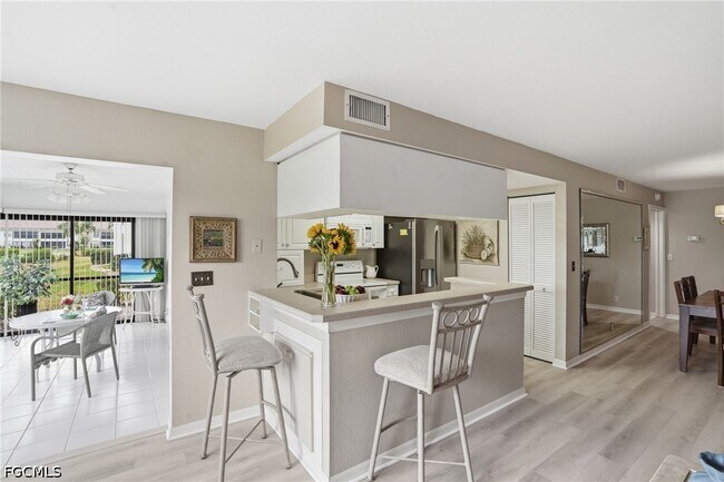 Photo - 5905 Trailwinds Dr Unit 816