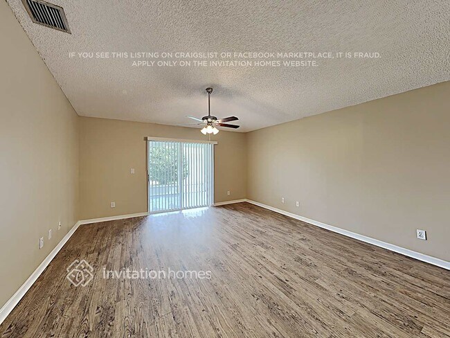 Photo - 1240 Worcester Way