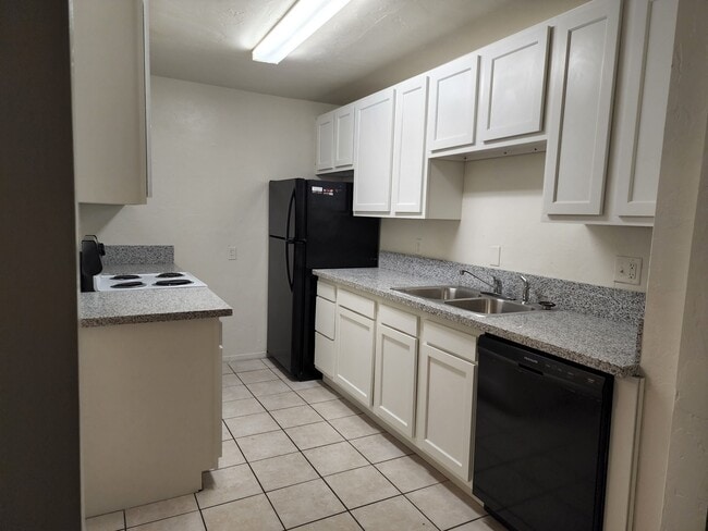 Photo - 415 E Waverly St