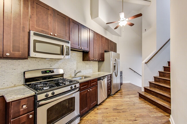 Building Photo - 1804 N Sheffield Ave Unit 1R