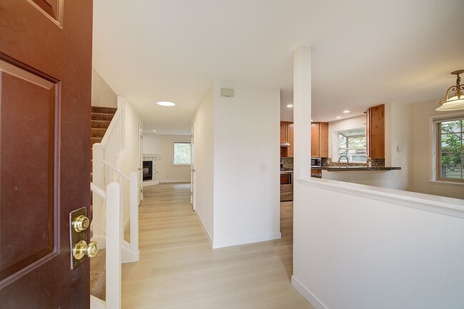 Photo - 2bd/2.5ba Kirkland Townhome