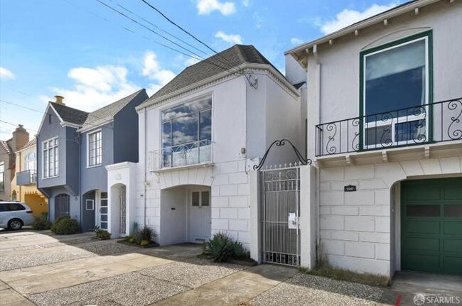 Building Photo - 1551 27th Ave