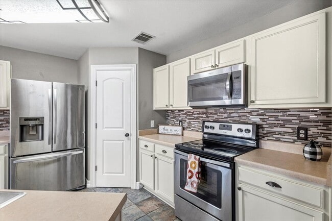 Photo - 208 Rock Hound Ln