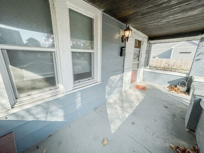 Photo - 2230 Woodlawn Ave