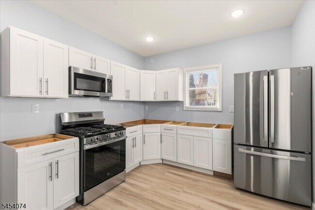 Photo - 76 Grumman Ave