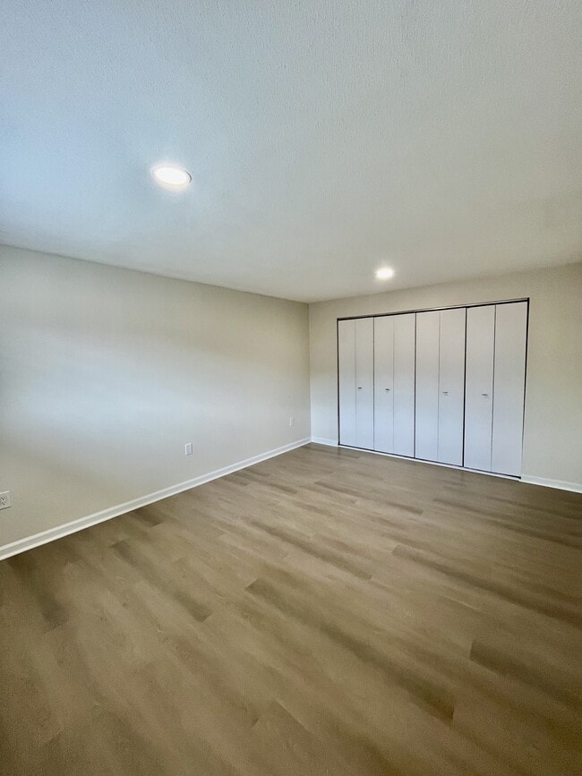 1 Bedroom - Bedroom - Fernwood Apartments