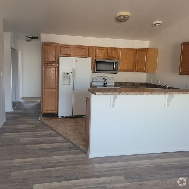 Building Photo - 3 Bed 2 bath upstairs unit Rental