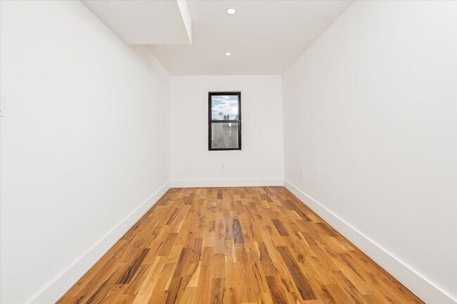 Photo - 218-36 133rd Rd