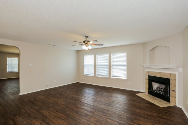 Photo - 612 Grove Manor