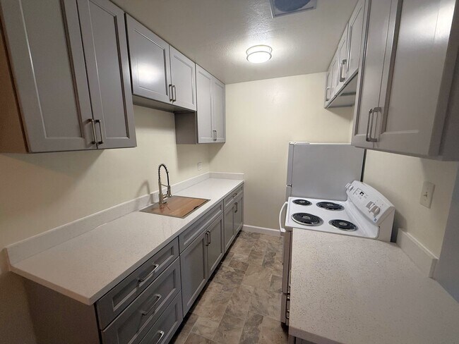 Building Photo - Charming Ground-Level 2?Bed / 1?Bath in Alameda – Unit B