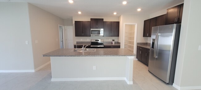 Photo - 4213 Romano Busciglio St