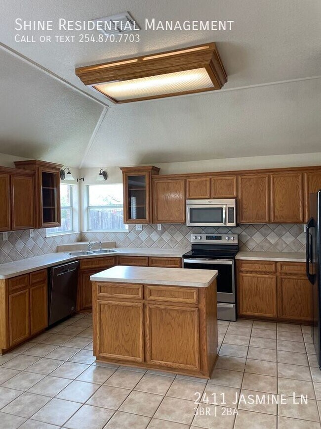 Photo - 2411 Jasmine Ln