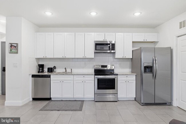 Building Photo - 925 N Broad St Unit 3G