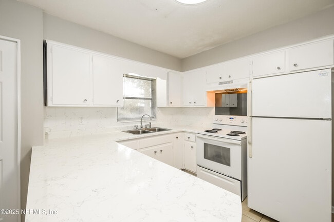 Photo - 5822 Jaguar Dr W