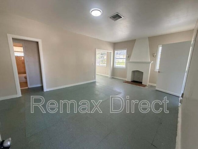 Building Photo - 504 El Prado