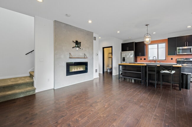 Photo - 2010 S Judkins St