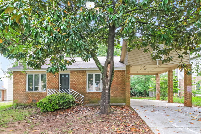 Photo - 2112 Golfview Dr SE House