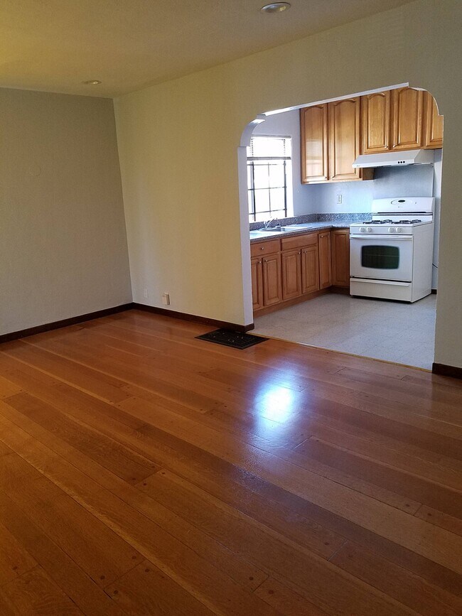 Photo - 734 Beatie St