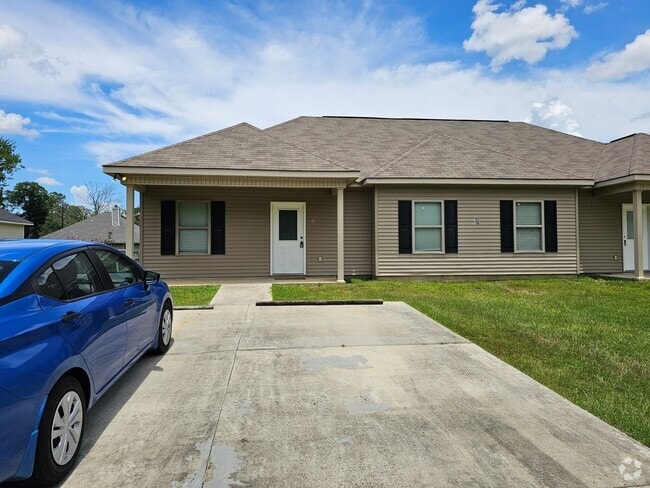 Building Photo - 103-0 Tina Dr Rental