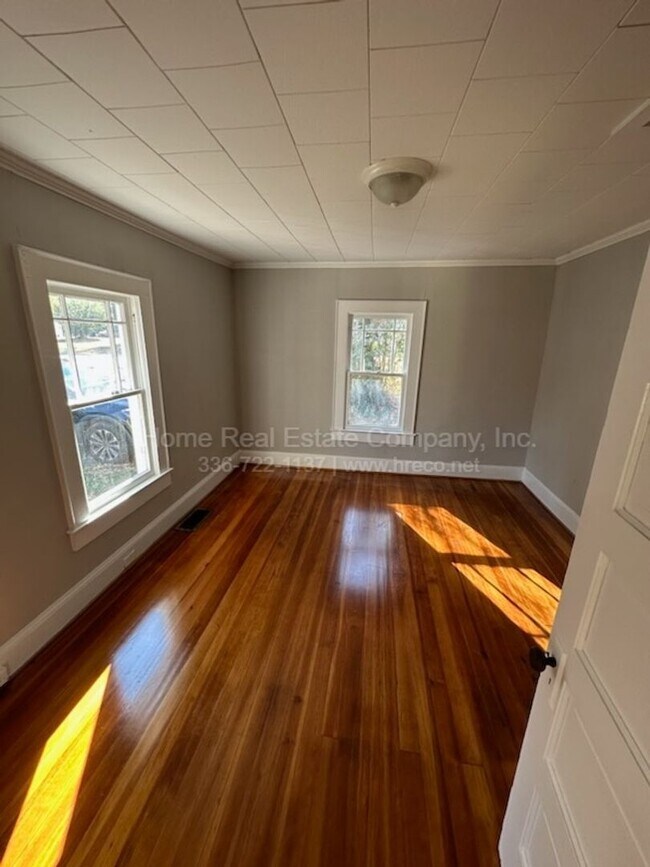 Photo - 4440 Lane St